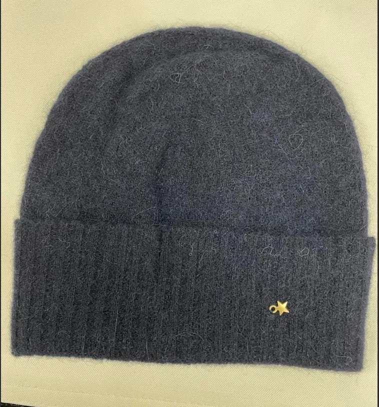 DES PETITS HAUTS TUQUE BAKO